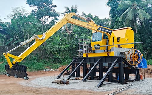 The KILGHARRAH 600 movable hydraulic trash rack cleaner, built by Thimark, on test at the Kadawatha works